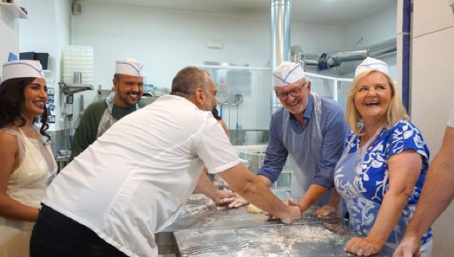 Naples: Pizza-Making Workshop with Drink and Appetizer