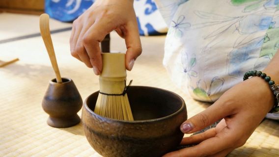 Tokyo: Kapal Pesiar Yakatabune + Upacara Teh & Pertunjukan Langsung