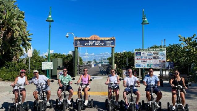 ネープルズ フロリダ 電動トライクツアー - 家族全員で楽しめる！