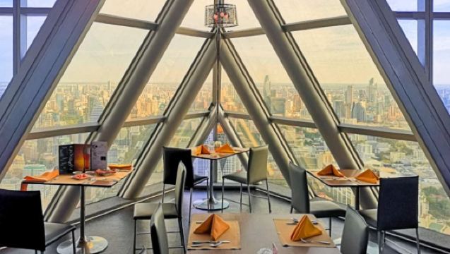 Bangkok Baiyoke Sky Hotel Buffet-Dinner + Aussichtsplattform in der 81. Etage | Innen- oder Balkonplatz wählbar Genießen Sie ein köstliches internationales Buffet + 360-Grad-Blick über Bangkok