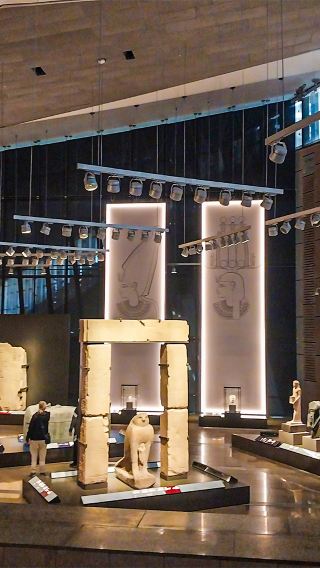 カイロ 大エジプト博物館、ピラミッド群、ギザの大スフィンクスツアー＆昼食付き（入場券別）
