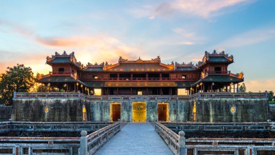 ทัวร์ส่วนตัว - เมืองเว้พร้อมสุสานไคดิงห์ - พระราชวังเมืองเว้ - วัดเทียนมู่ พระเจดีย์เทียนมู่ และอาหารกลางวัน
