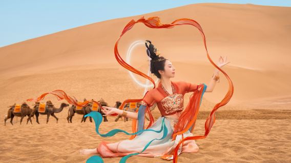 Dunhuang costume rental experience in Gansu (Mingsha mountain and crescent spring + desert costume change experience + dream of Dunhuang)