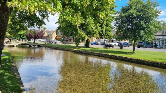 From London: 7 Unmissable Cotswolds Stops Small Group Tour
