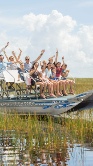 Miami Everglades airboat tour (including round-trip bus from Miami) + English guided tour