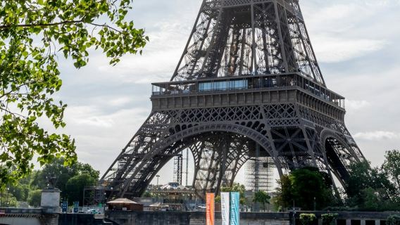 Seine River: Electric Boat Guided Sightseeing Cruise + Fast Track Ticket