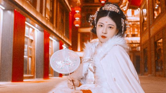 西安旅拍【大雁塔 精品款漢服租賃/精緻粧造/跟拍,不含門票】