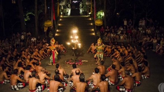 バリ島 ウルワツ寺院の夕日とケチャックダンス ワンデーツアー【中国語・英語ガイド+送迎+入場チケット】