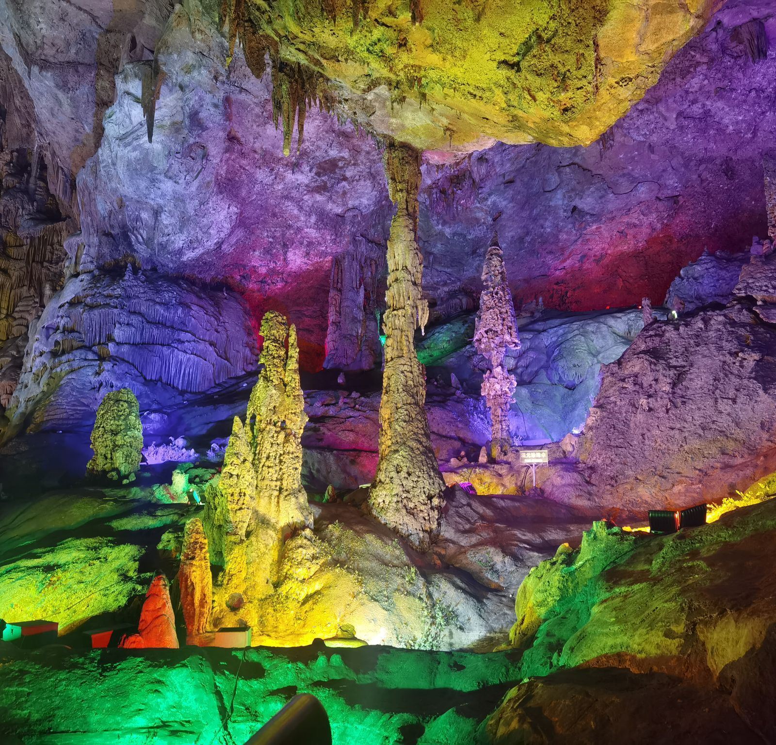 กุ้ยหลิน ประเทศจีน + เมืองเก่าซิงผิง + หินเงิน + ถนนคนเดินหยางซั่ว / มีบริการรถรับส่งและไกด์ภาษาอังกฤษ