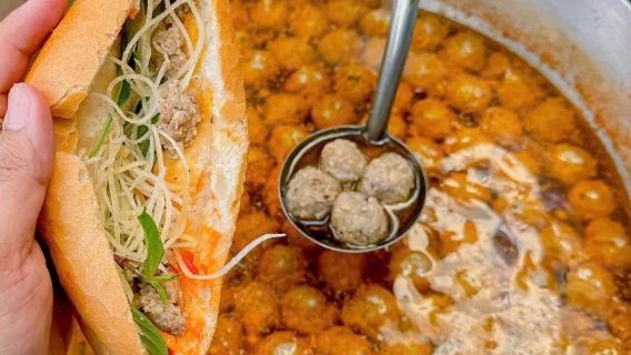 Cibo locale e visite turistiche notturne a Da Lat in scooter