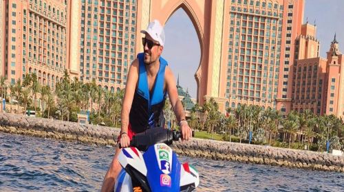 Dubai Burj Al Arab water scooter experience (includes media service and snacks) 10741, maximum 2 people per scooter Transport Passes 3