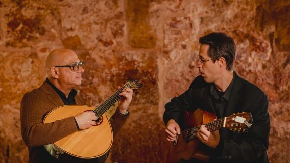 Lisbon: Chương trình biểu diễn Fado và rượu vang bên trong những bức tường thời Trung cổ