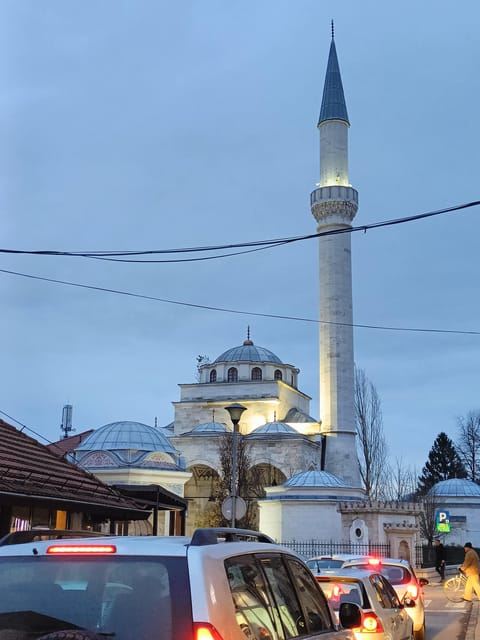 ค้นพบบานยาลูกา: ทัวร์เดินชมพร้อมไกด์