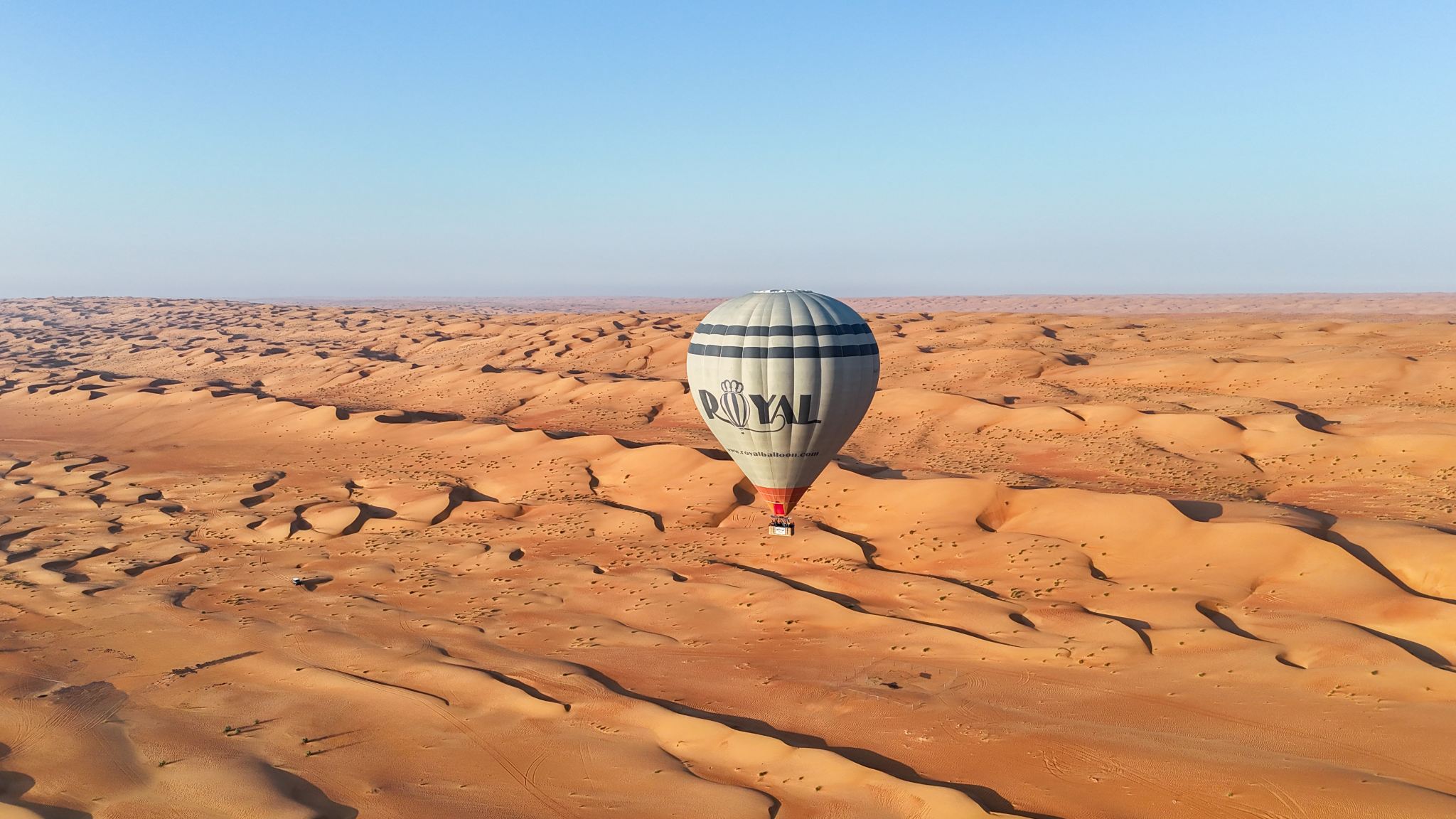 Globo aerostático en Al Sharqiyah Sands