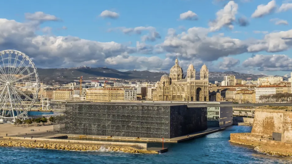 Marseille city private charter for 10h + Chinese-speaking driver, airport transfer available