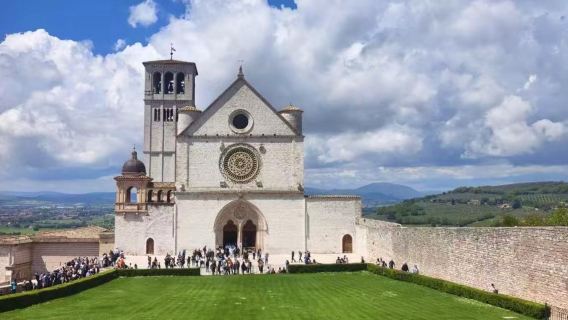 阿西西包車精華遊：聖殿、隱修院、聖嘉勒教堂與城堡一覽