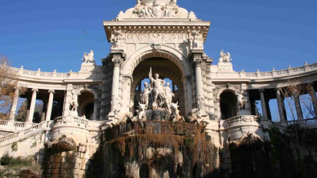 lawatan sehari ke Pulau If Marseille + Muzium Eropah Mediterranean + Basilika Notre-Dame de la Garde + Istana Longchamp di Perancis