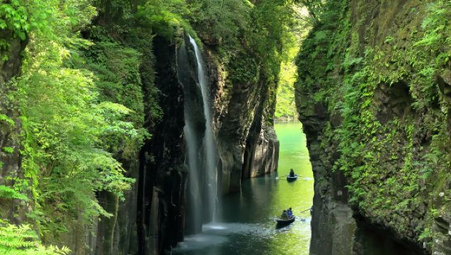 Tour di un giorno alle origini della mitologia del Kyushu: esplorazione di Takachiho Gorge, Kamishikimi Kumano e Amano Iwato/Santuario