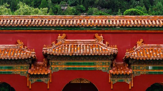 Beijing Jingshan Park + Nanluogu Xiang Old Beijing Hutong Exploration Tour