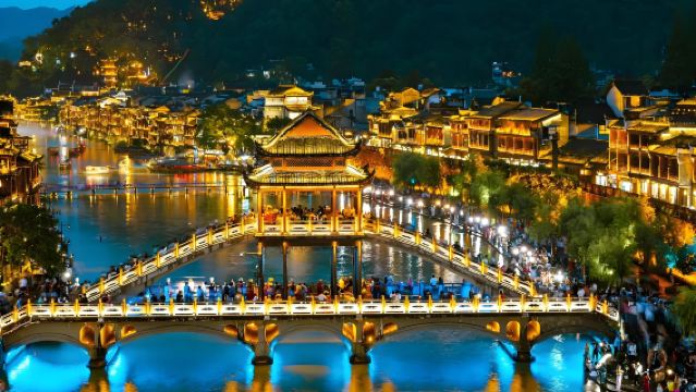 張家界の必見体験:鳳凰古城への1日英語ミニグループツアー