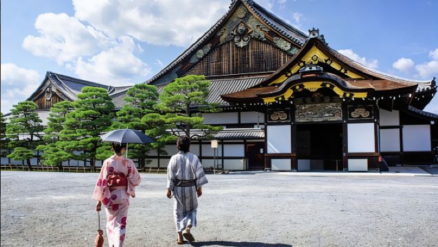 Burg Nijō & Kinkaku-ji & Fushimi Inari & Arashiyama – Tagesausflug zur Erkundung der tausendjährigen alten Hauptstadt Kyoto, Japan
