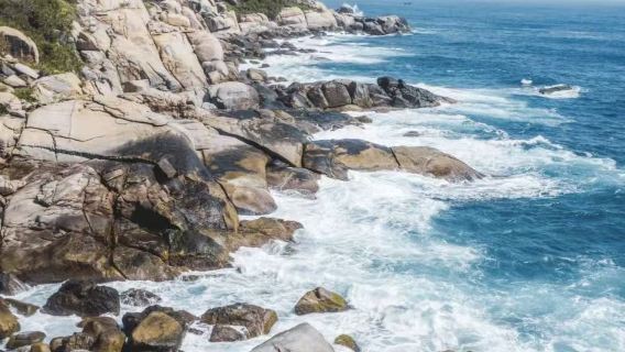 Perjalanan satu hari dengan pemandu wisata privat dan sewa kendaraan pribadi ke Pulau Wuzhizhou Sanya dan Taman Hutan Tropis Surga Yalong