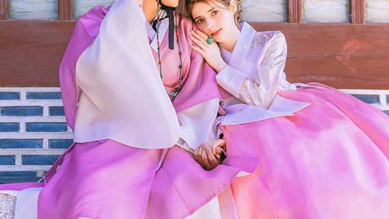 ถ่ายรูป, เช่าชุดฮันบกพรีเมียม และแต่งหน้า ที่พระราชวังเคียงบก: ชุดฮันบกราชวงศ์พรีเมียมงานแต่งทั้งวัน