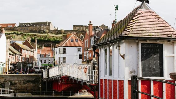 Whitby-äänikierros: luostarit, ankkurit ja vanhan kaupungin tarinat
