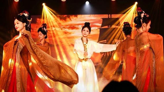 Quanzhou, Fujian Xunhua Banquet · immersive Minnan intangible cultural heritage restaurant (live-action performance + Minnan folk customs + zanhua headdress costume change + seafood banquet)