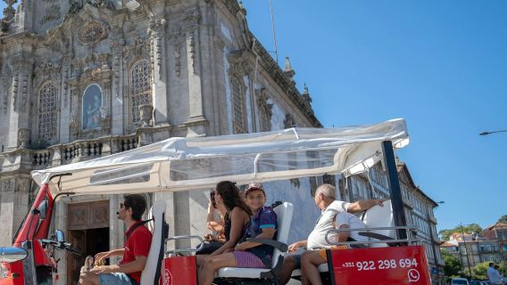 Porto: Tour Guidato in Tuk Tuk + Visita a una Cantina di Port con Degustazione + Crociera