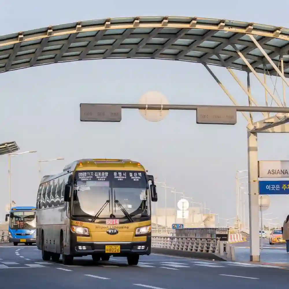 Limousine Airport Bus: Incheon International Airport Terminal 1 - Seoul City Center Bus Ticket