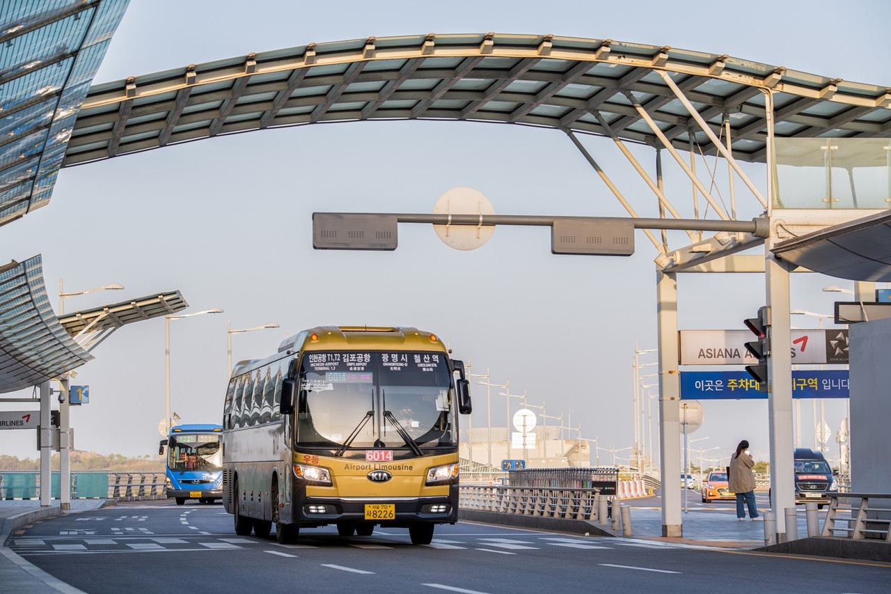 Limousine Airport Bus: Incheon International Airport Terminal 1 - Seoul City Center Bus Ticket