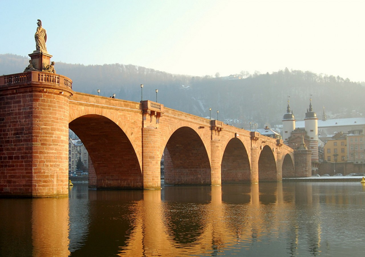 เยอรมนี + ปราสาทไฮเดลเบิร์ก + มหาวิหารพระวิญญาณบริสุทธิ์ + สะพานเก่าไฮเดิลแบร์ค + รือเดสไฮม์ ทัวร์ 1 วัน