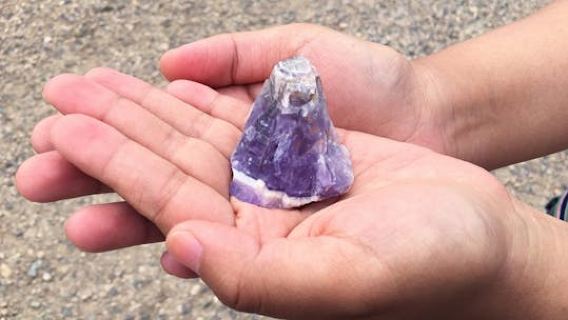 Explore an amethyst mine