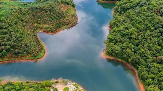 Puer voiture avec chauffeur guide touristique traduction accompagnement local transfert tourisme salon professionnel visite d'affaires accompagnement médical