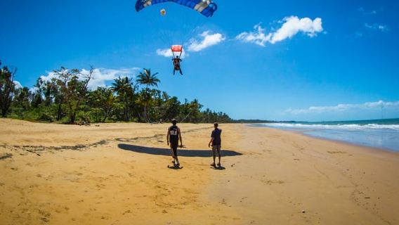 Trải nghiệm nhảy dù đôi ở bãi biển Mission