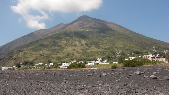 From Taormina: Chic Panarea and Stromboli Day Tour