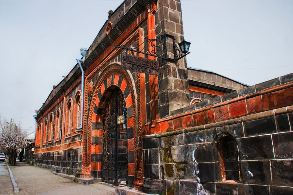 Group Tour: Gyumri sightseeing, Black Fortress, Harichavank