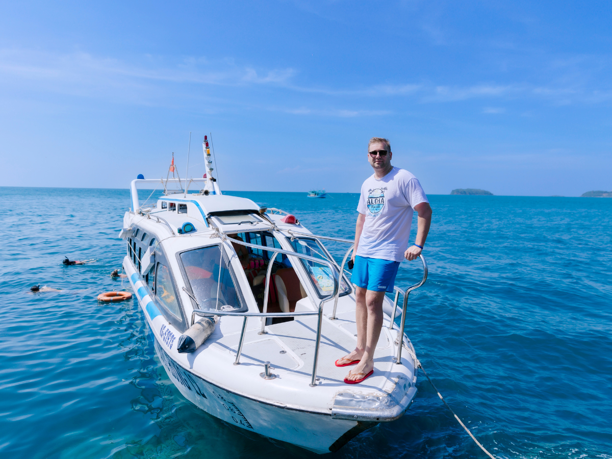 [Red River Tours] Private    	 Sea tour by speedboat to 4 islands