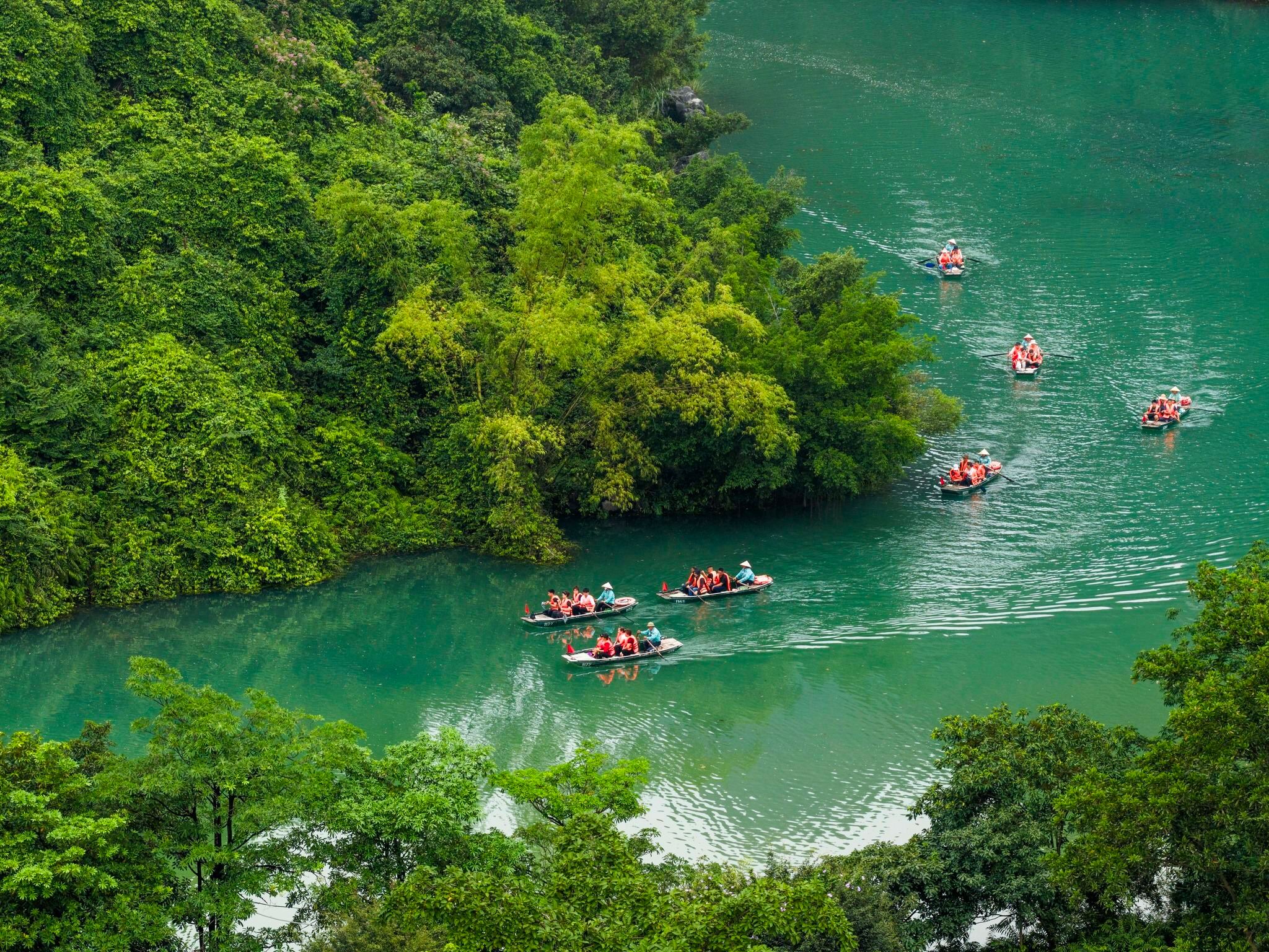 Hanoi to Ninh Binh: Premium Small-Group Journey to Hoa Lu, Trang An & Mua Caves