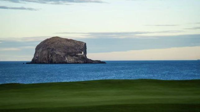 愛丁堡一日遊【司各特紀念塔+王子街花園+忠犬巴比雕像】