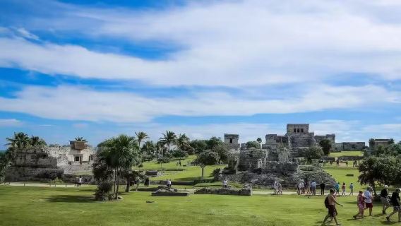 Excursion d'une journée aux ruines de Tulum et à la plage de Carmen (groupe anglophone, départ de Cancún)
