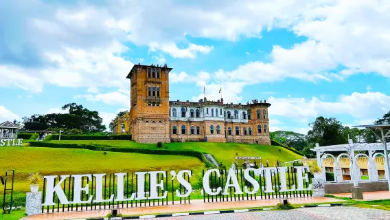 Passeio de um dia de ida e volta de Kuala Lumpur para Ipo: Castelo Kellie's + Lago Espelho + Vila Xianzhen + Beco Concubina + Caverna Perak