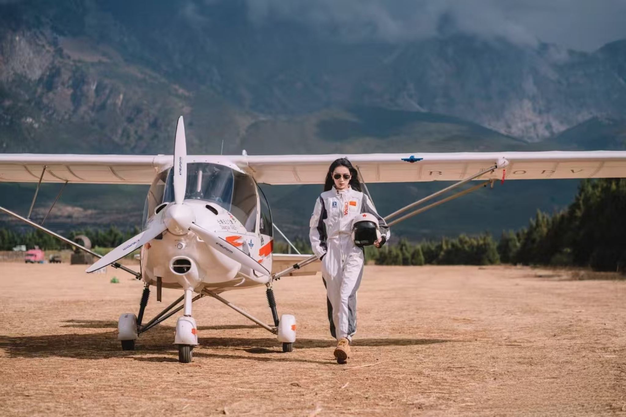 Lijiang Yulong Snow Mountain Helicopter Flight Experience (Free Cloud Surfing + Customized Routes + Professional Pilot Escort)