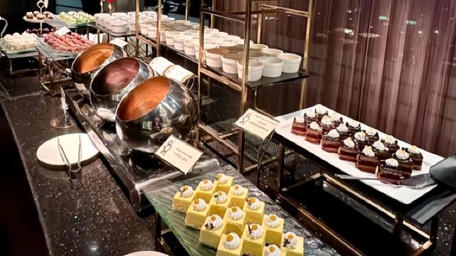 Macau Tower 360° Observation Deck Buffet (Lunch/Dinner) - Admission Ticket Included