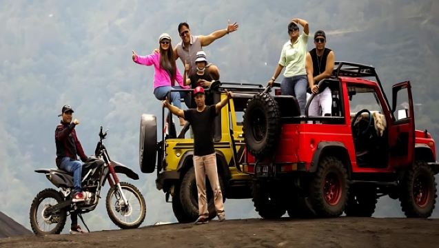 MOT BATUR: Jeep 4x4, Aguas Termales, Comidas, Cascada, Vehículo Privado y Paquete Amanecer opcional
