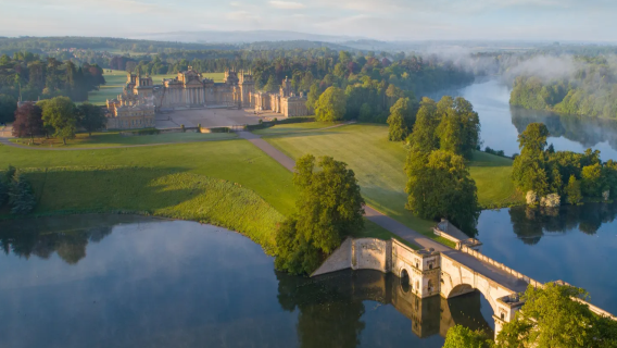 Chinese/English private charter (optional) - Oxford round-trip + Blenheim Palace [Prime Minister's residence] + Cotswolds AONB