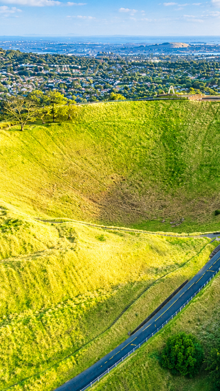 1-day tour to Mount Eden, west coast black sand beach and Muriwai Gannet Colony in Auckland (small group travel)