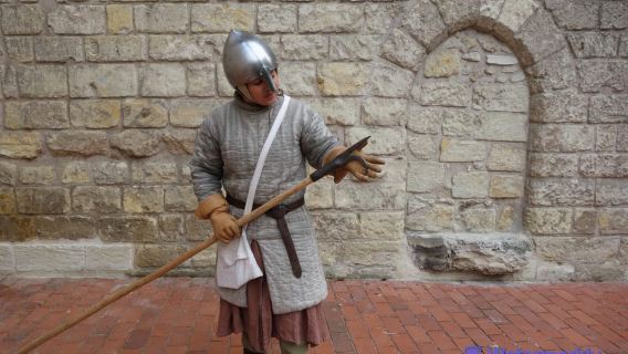 Visite guidée immersive de Tours au XIIIe siècle.