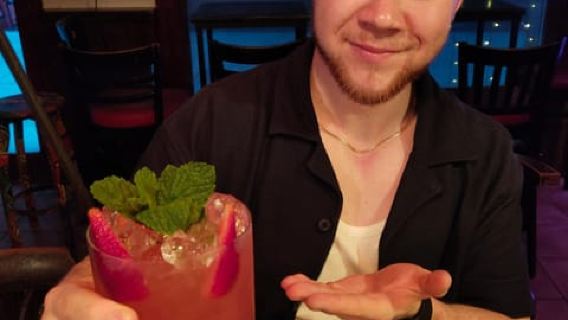 Barcelona: Cocktail-Making-Kurs mit Patatas Bravas
